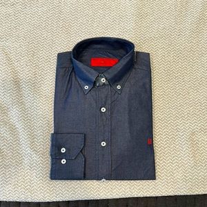 Brand new Carolina Herrera dress shirt. Denim style : SIZE 15.5